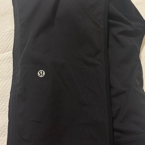 Lululemon Dance Studio Mid-Rise Crop 25" - Black SZ 6 - Picture 6 of 6